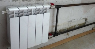 Установка биметаллических радиаторов отопления в квартире в Карпинске - от 2092 руб.